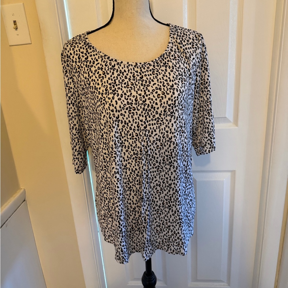 Apt. 9 Black and White Patterned Short Sleeve Top